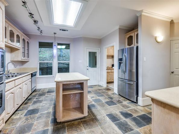 1805  Old Oak Drive , Arlington Texas 76012