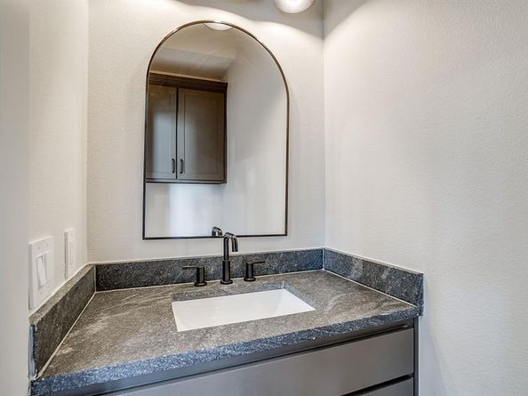 2824  Weisenberger Street  100, Fort Worth Texas 76107