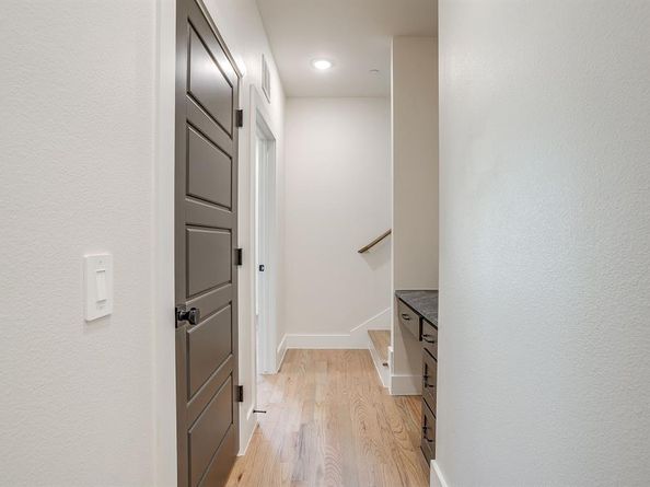 2824  Weisenberger Street  100, Fort Worth Texas 76107