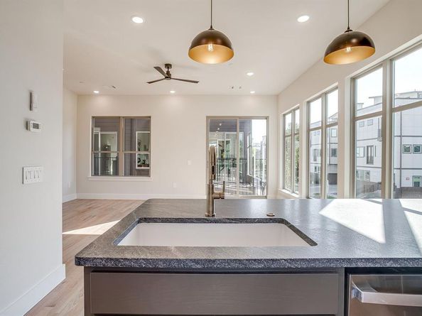 2824  Weisenberger Street  100, Fort Worth Texas 76107