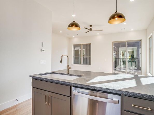 2824  Weisenberger Street  100, Fort Worth Texas 76107