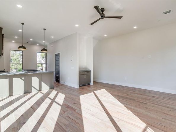 2824  Weisenberger Street  100, Fort Worth Texas 76107