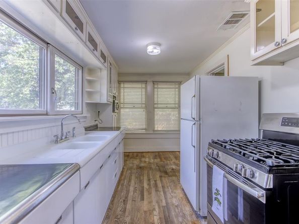 2220 W Rosedale Street S, Fort Worth Texas 76110