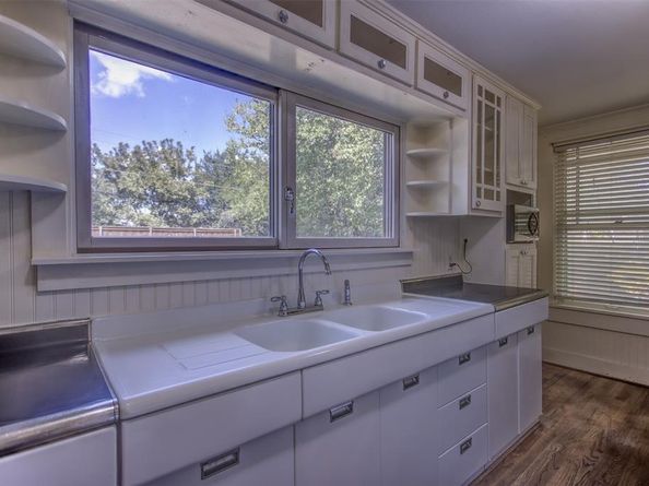 2220 W Rosedale Street S, Fort Worth Texas 76110
