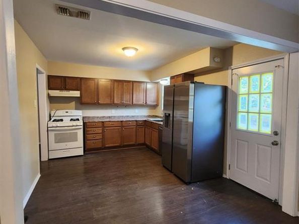 8424  Bunche Drive , Dallas Texas 75243