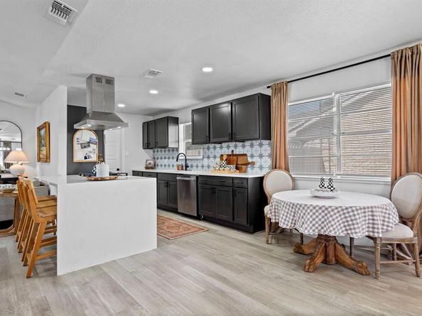 7004  Kiva Lane , Dallas Texas 75227