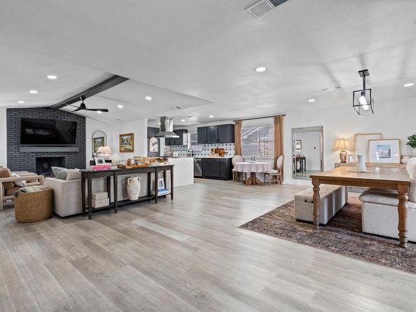 7004  Kiva Lane , Dallas Texas 75227