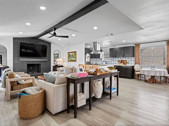 7004  Kiva Lane , Dallas Texas 75227