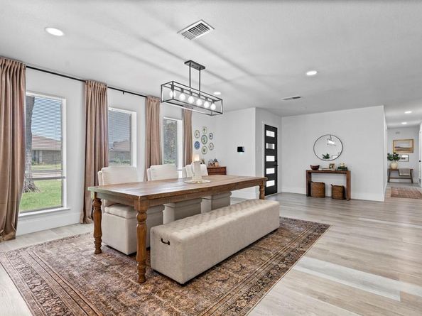 7004  Kiva Lane , Dallas Texas 75227
