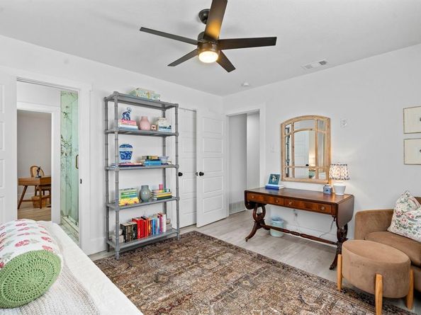 7004  Kiva Lane , Dallas Texas 75227