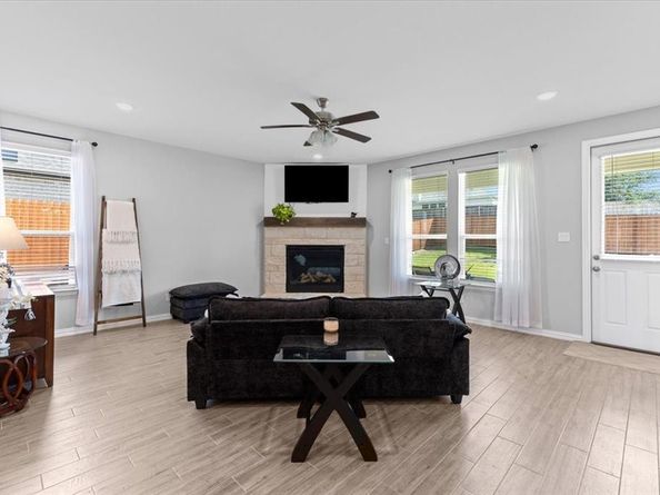 1412  Whitetail Lane , Azle Texas 76020