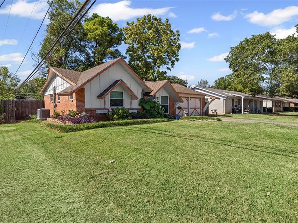 1820  Muse Street , Fort Worth Texas 76112