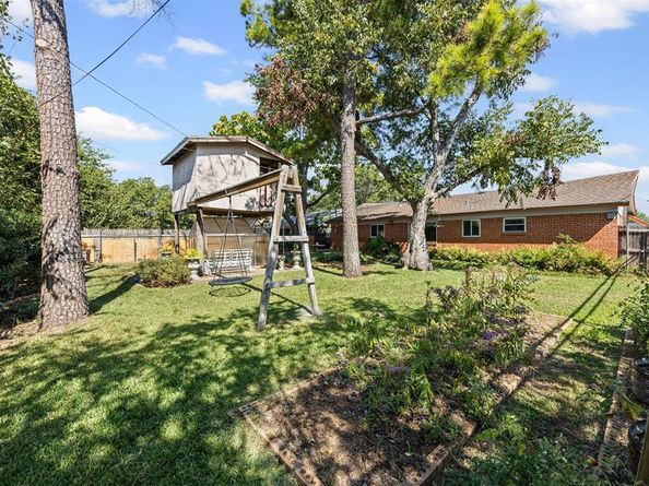 1820  Muse Street , Fort Worth Texas 76112