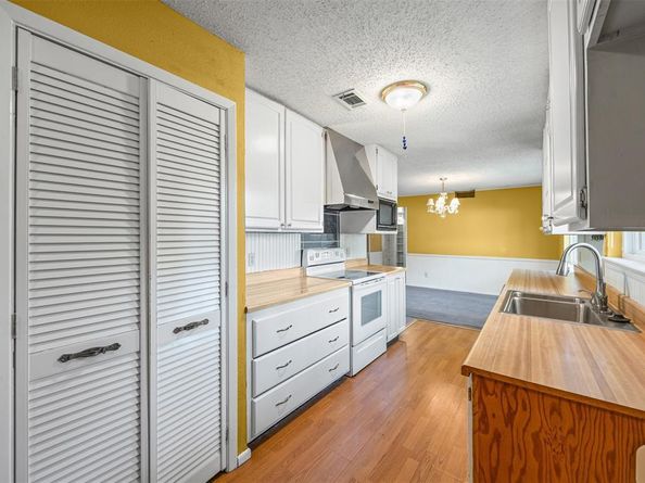 1820  Muse Street , Fort Worth Texas 76112