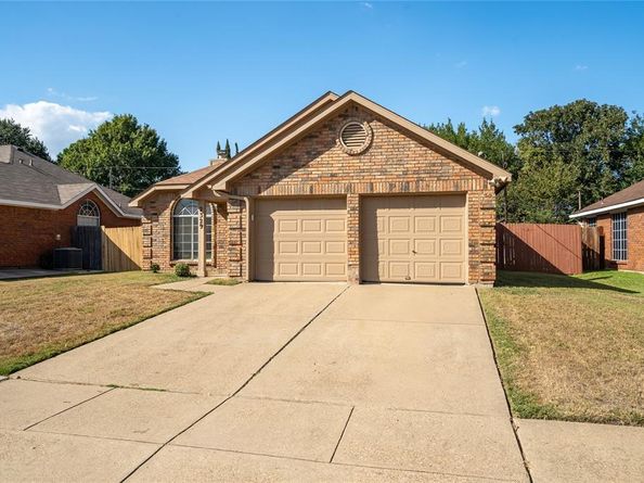 2329  Cromwell Drive , Arlington Texas 76018