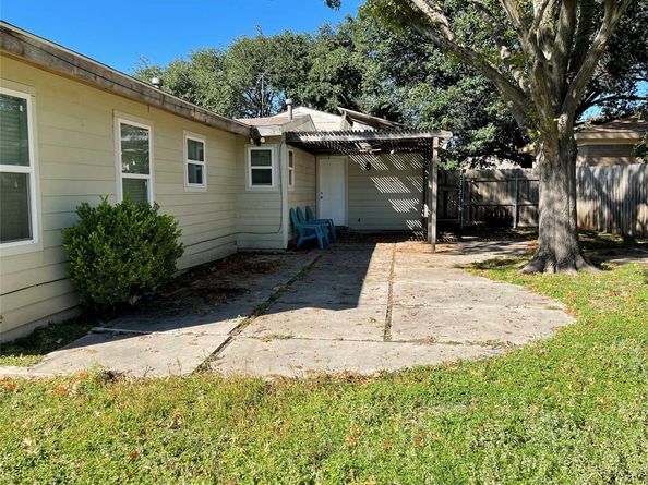 3563  South Drive , Fort Worth Texas 76109