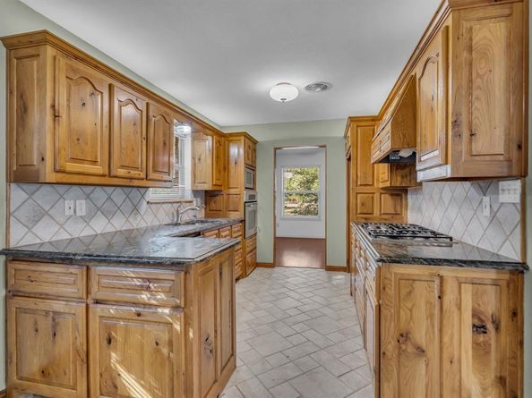 2972  Maydelle Lane , Farmers Branch Texas 75234