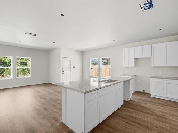 2512  Sheraton Drive , Fort Worth Texas 76105