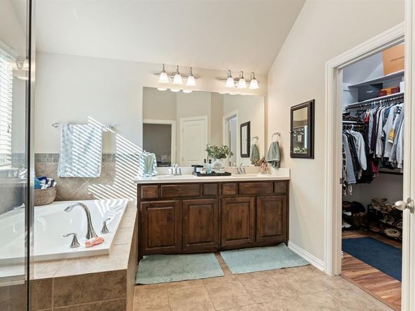 2844  Lacompte Drive , Dallas Texas 75227