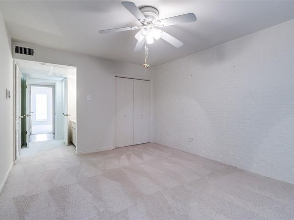 5833  Copperwood Lane  1131, Dallas Texas 75248