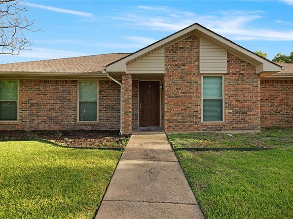 1610  Saint James Drive , Carrollton Texas 75007