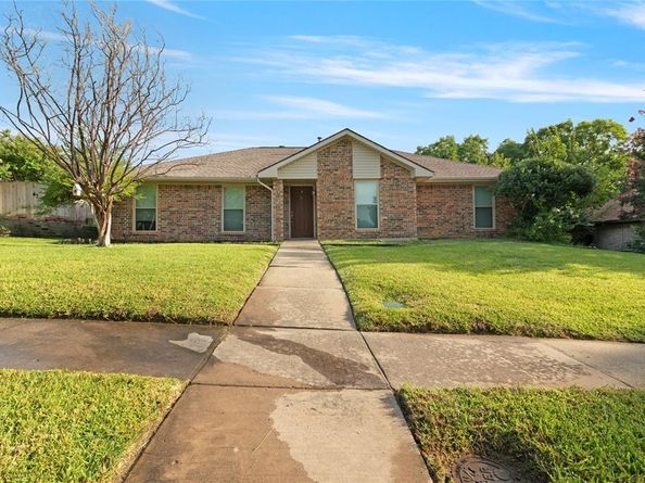 1610  Saint James Drive , Carrollton Texas 75007