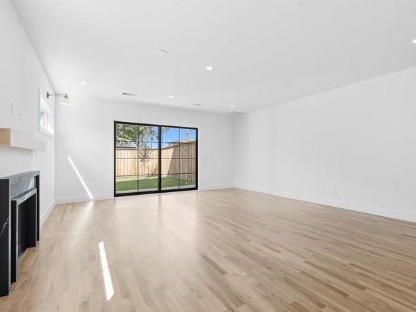 4525  Hopkins Avenue , Dallas Texas 75209