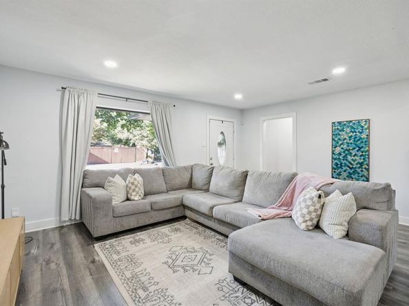 2472  Highwood Drive , Dallas Texas 75228