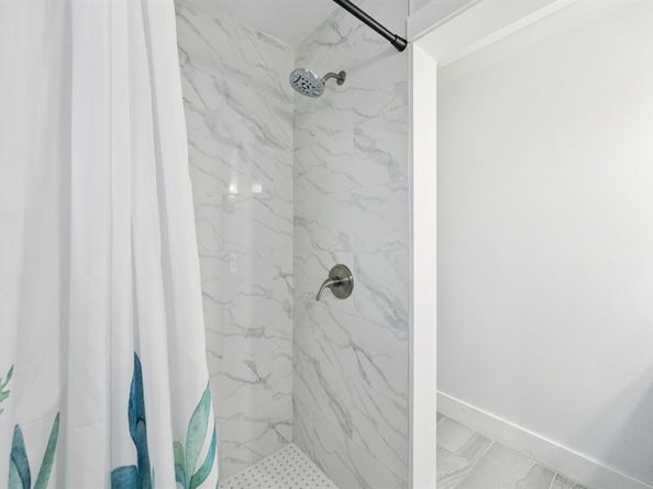 2472  Highwood Drive , Dallas Texas 75228