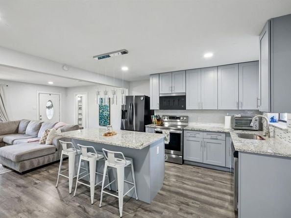 2472  Highwood Drive , Dallas Texas 75228