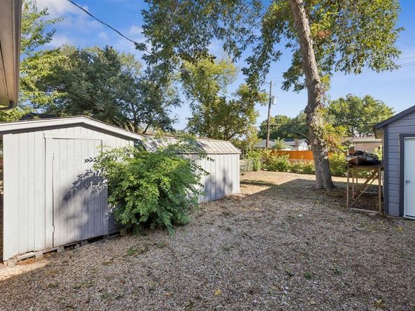 2472  Highwood Drive , Dallas Texas 75228