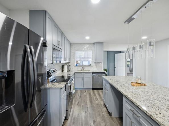 2472  Highwood Drive , Dallas Texas 75228