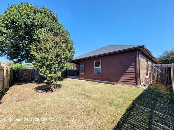 912  Iona Drive , Fort Worth Texas 76120