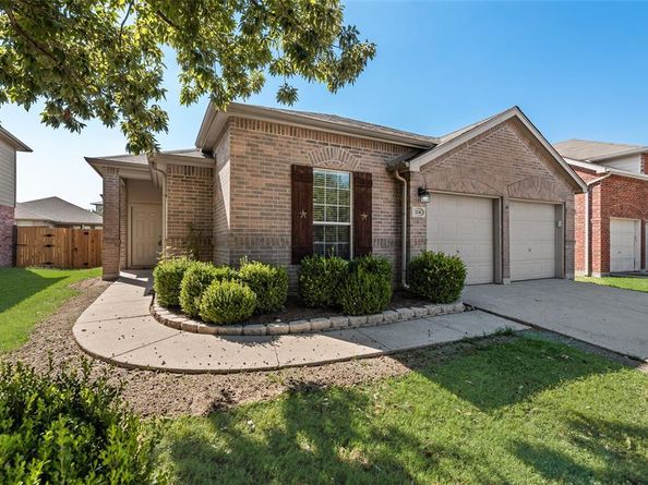 1234  Mallard Creek , Aubrey Texas 76227