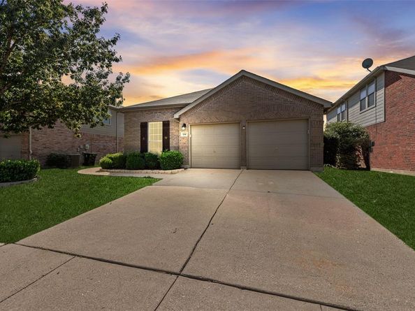 1234  Mallard Creek , Aubrey Texas 76227