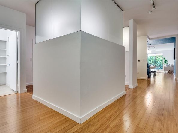 4040 N Hall Street  105, Dallas Texas 75219