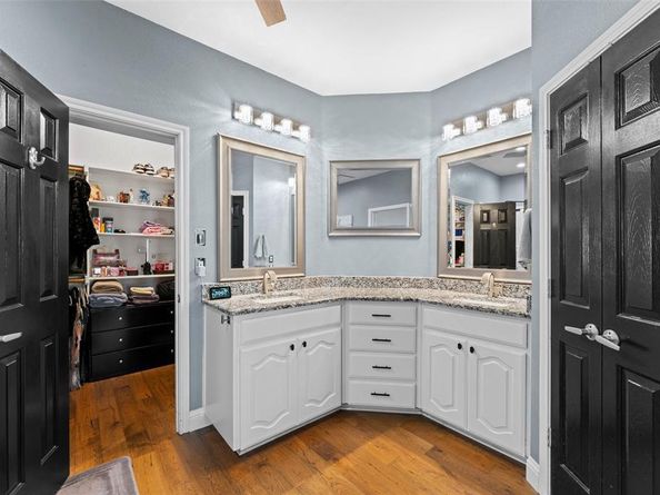 3220  Serpis  , Grand Prairie Texas 75054