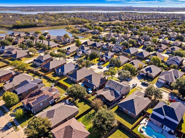 3220  Serpis  , Grand Prairie Texas 75054