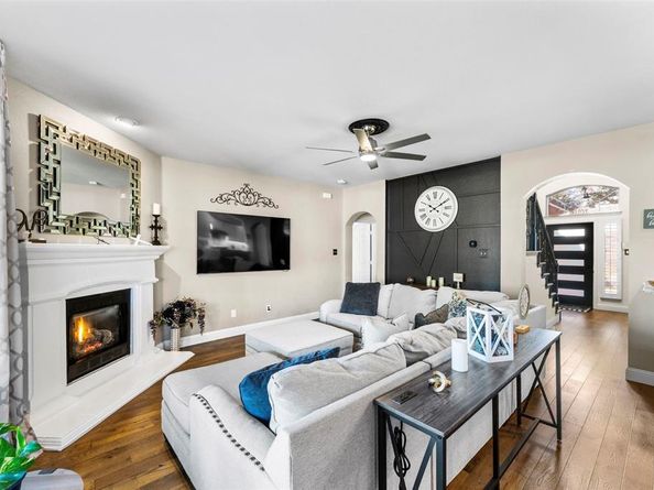 3220  Serpis  , Grand Prairie Texas 75054