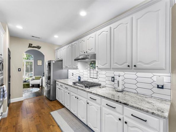 3220  Serpis  , Grand Prairie Texas 75054