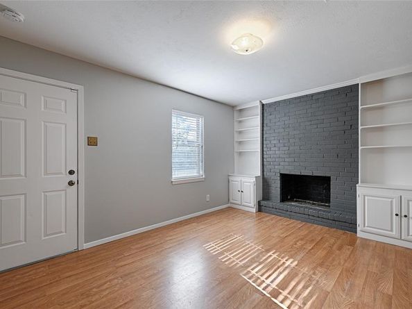 2304  Meadow Crest , Irving Texas 75060