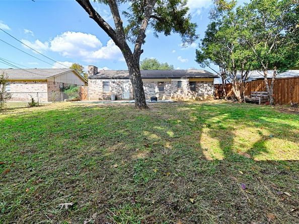 2304  Meadow Crest , Irving Texas 75060