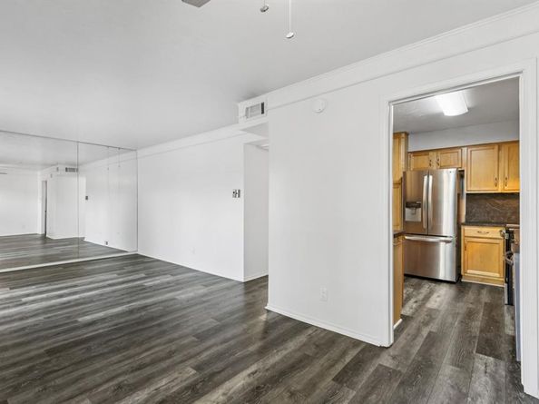 5014  Les Chateaux Drive  230, Dallas Texas 75235