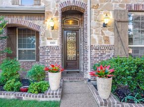 1001  Vineyard Drive , Euless Texas 76039