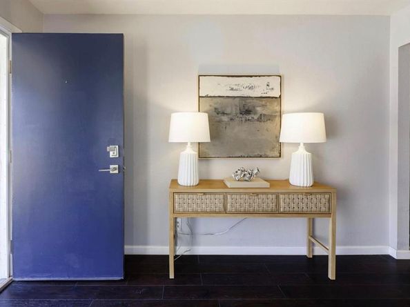 10282  Vinemont Street , Dallas Texas 75218