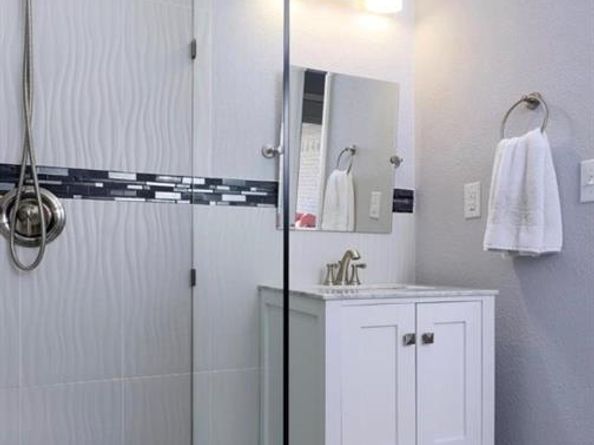 10282  Vinemont Street , Dallas Texas 75218