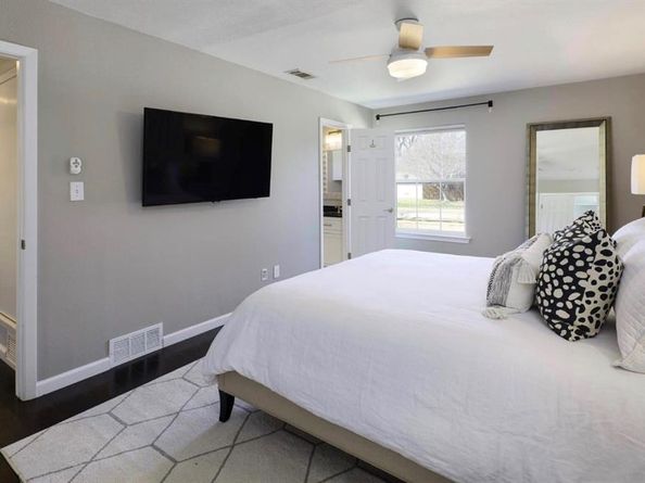 10282  Vinemont Street , Dallas Texas 75218