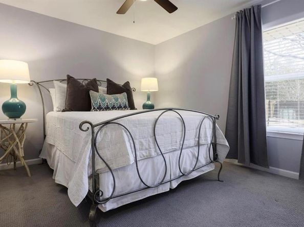 10282  Vinemont Street , Dallas Texas 75218