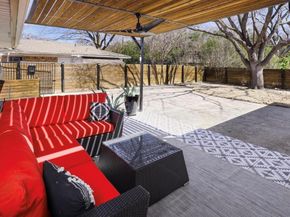 10282  Vinemont Street , Dallas Texas 75218