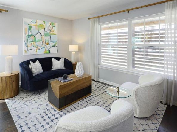 10282  Vinemont Street , Dallas Texas 75218